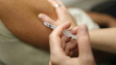 Le Covid ne circule pas assez pour avancer la vaccination, jugent les autorités sanitaires