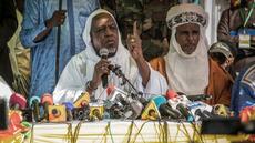 Au Mali, l'imam Dicko peut-il rassembler contre la junte ?