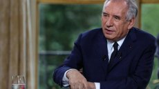 Bayrou droit dans ses bottes à cinq jours de sa chute probable