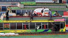 Pakistan: au moins 40 morts après la chute d'un bus dans un ravin