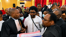 RDC: après des échanges tendus, l’ex-ministre Constant Mutamba quitte l'audience de son procès