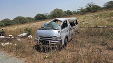 Accident : Un « horaire » en provenance de Dakar fait une sortie de route impressionnante à Kartiack (Photos)
