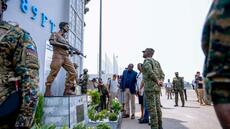 L’Ouganda dévoile une statue en bronze en hommage à Yoni Netanyahu, 50 ans après le raid d'Entebbe