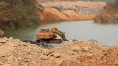 Guinée: le gouvernement résilie la convention du groupe émirien GAC sur une mine de bauxite