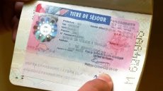 Immigration en France : vers un renouvellement plus simple des titres de séjour