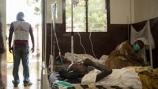 «On opère avec des lampes de téléphones»: un hôpital de la capitale de Centrafrique face aux délestages