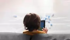 Enfants : le ministère de la Famille appelle à limiter les écrans