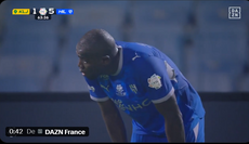 Geste fou de Koulibaly : Il prend le ballon à la main et provoque un penalty