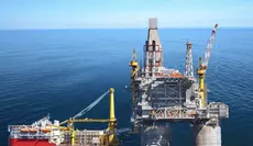 Pétrole russe : l’Union européenne s’inquiète de la levée partielle des sanctions américaines