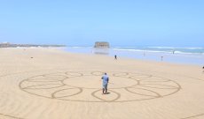 La plage de Tarfaya prend vie sous les traits de Ali Salem Yara