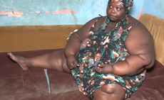 Victime d’obésité, Ndeye Fatou Ndiaye âgée de 32 ans, n’arrive plus à respirer (vidéo)