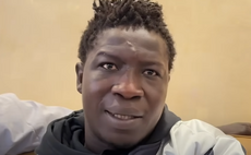 60 jours après le décès de sa mère : Le lutteur Pokola quitte le pays, la raison connue (Photos)