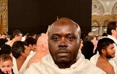 Mollah Morgun en Oumrah : Une pause spirituelle pour l’activiste (photos)