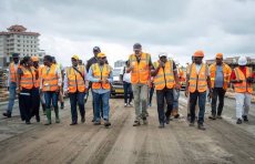 Le Ministre des Travaux Publics visite les chantiers du Camp de Gaulle et de l'esplanade Georges Damas Aleka