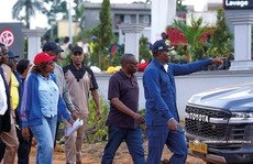 Le Chef de l'État effectue des visites de terrain à Oyem