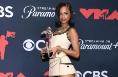 MTV VMAs 2025 : Tyla opte pour un look 1993 (photos)