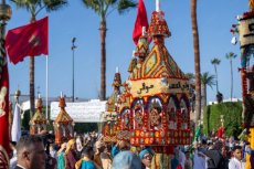 La procession des cierges éclaire la médina de Salé pour l’Aïd Al-Mawlid