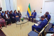 Le Président Brice Clotaire Oligui Nguema échange avec les diplomates gabonais en poste en Italie