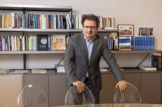 De Kabylie à Paris-Dauphine : El Mouhoub Mouhoud raconte l’immigration algérienne dans « Le Prénom »