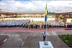Gabon : Montée et descente des couleurs nationales, la tradition reprend