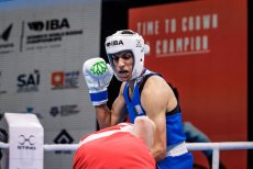 « Non, je n’ai pas arrêté de boxer », Imane Khelif dément et accuse