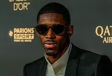 Ballon d’Or 2025 : Aya Nakamura célèbre Dembélé lors d’un mini-concert