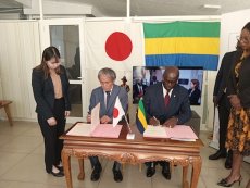 Cérémonie de signature du don pour le « Programme de Développement Economique et Social »