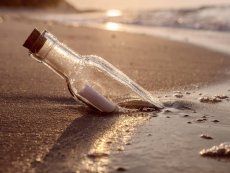 « À nos frères de Gaza » : parties d’Algérie, des bouteilles d’espoir échouent sur une plage à Béja