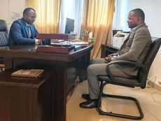 Breginève Mimbila et Emmanuel Obakamba Ombana examinent les aspects techniques du Dialogue National entre le (…)