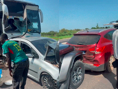 Axe Dakar-Diamniadio : un bus perd le contrôle et provoque un spectaculaire carambolage impliquant une dizaine de&nbsp;(…)