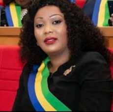 "Le Décret n°0453 organise concrètement le transfert des compétences et des moyens de l'État vers les&nbsp;(…)