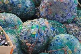 Innovation au Kenya : bateau à base de déchets plastiques